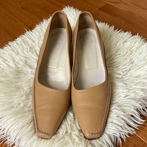 Tod’s tan shoes, size 38